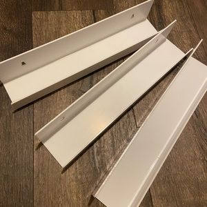 Floating shelves